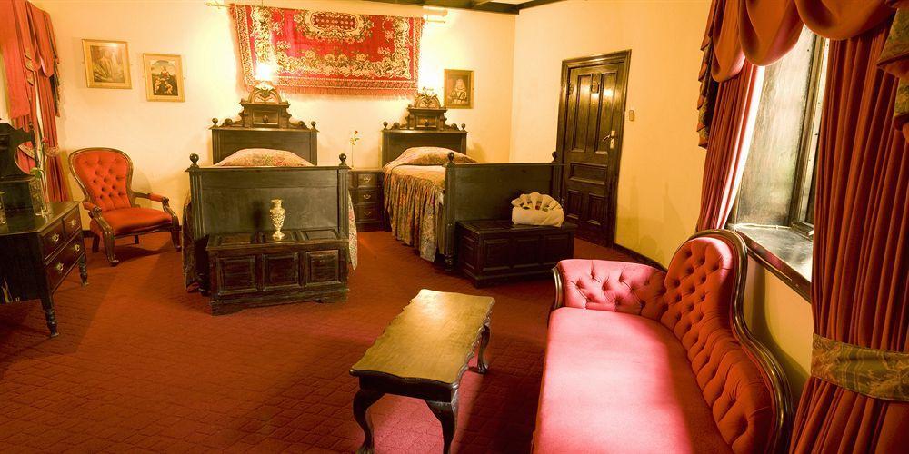 Nesbitt Castle Hotel บูลาวาโย ภายนอก รูปภาพ