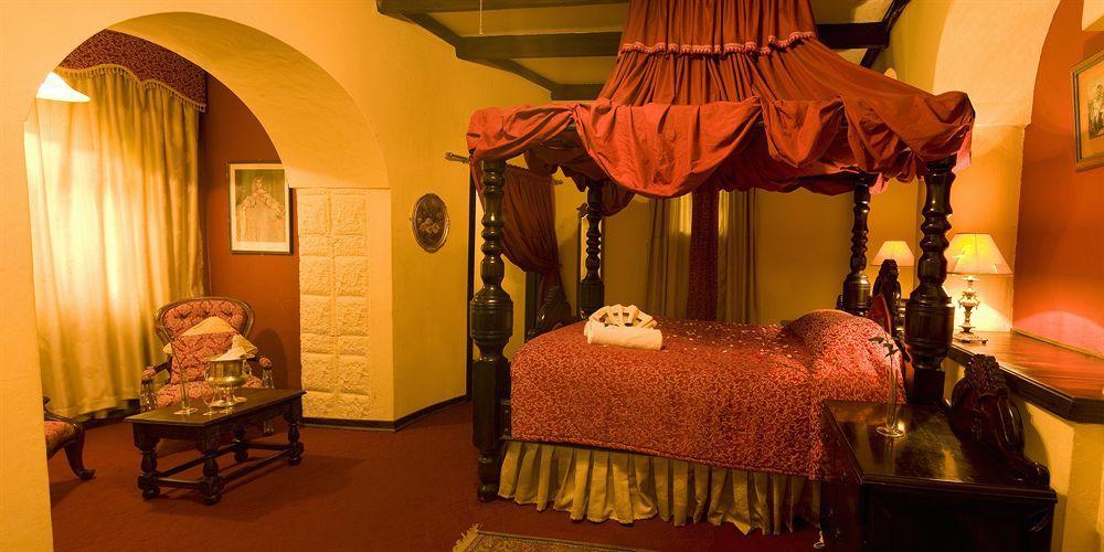 Nesbitt Castle Hotel บูลาวาโย ภายนอก รูปภาพ