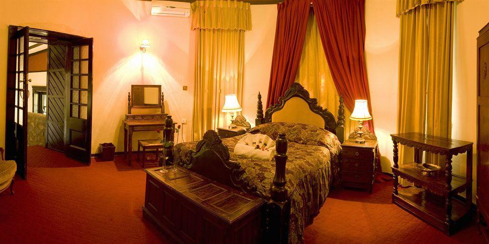 Nesbitt Castle Hotel บูลาวาโย ภายนอก รูปภาพ