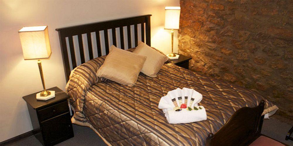 Nesbitt Castle Hotel บูลาวาโย ภายนอก รูปภาพ